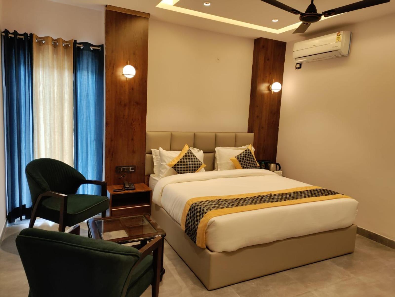 גרייטר נוידה Emerald Suites מראה חיצוני תמונה