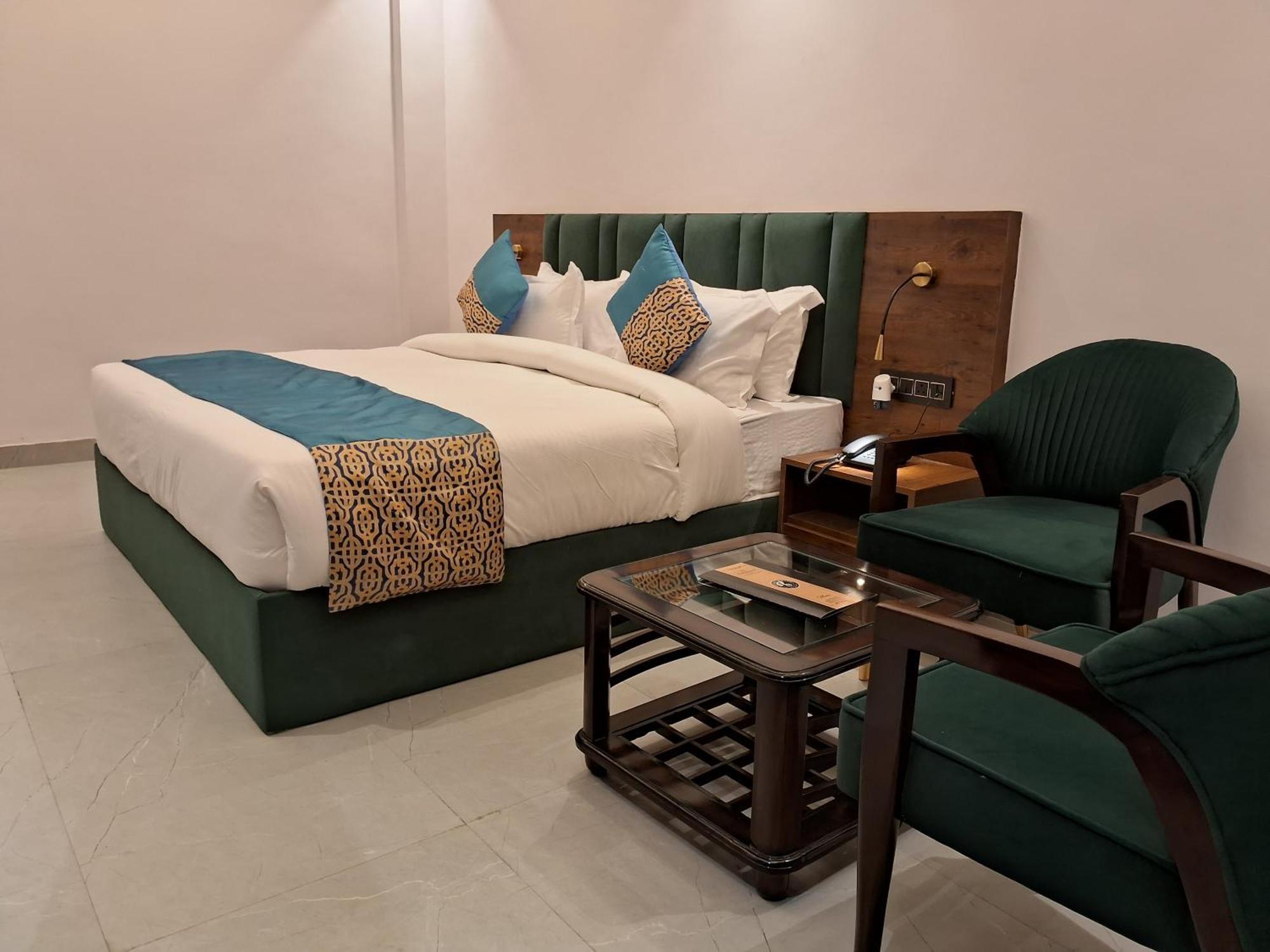 גרייטר נוידה Emerald Suites חדר תמונה