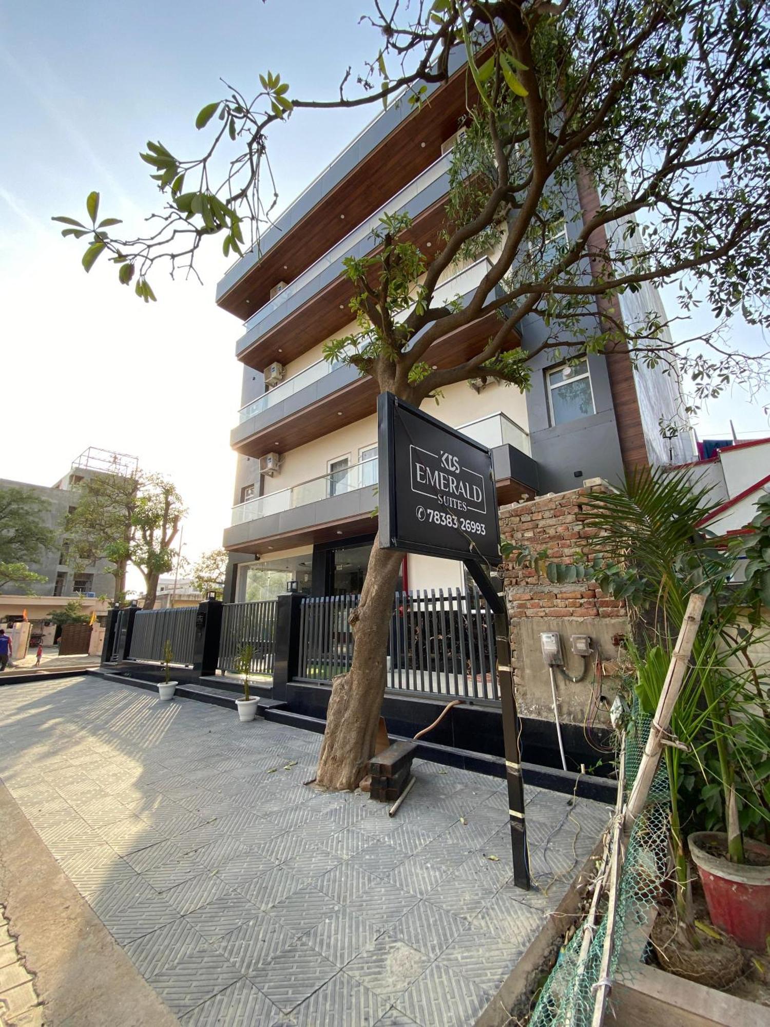 גרייטר נוידה Emerald Suites מראה חיצוני תמונה