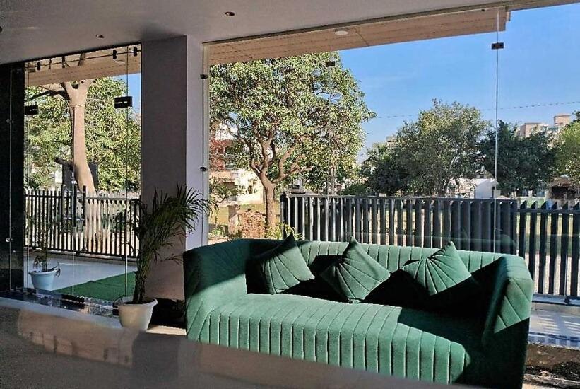 גרייטר נוידה Emerald Suites מראה חיצוני תמונה