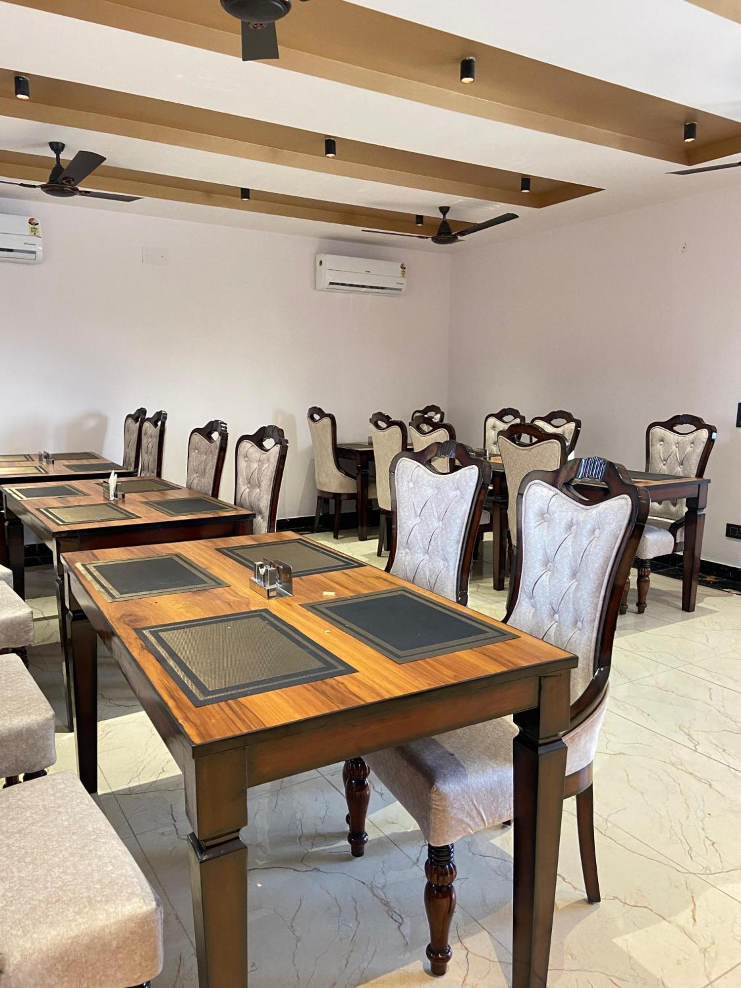 גרייטר נוידה Emerald Suites מראה חיצוני תמונה