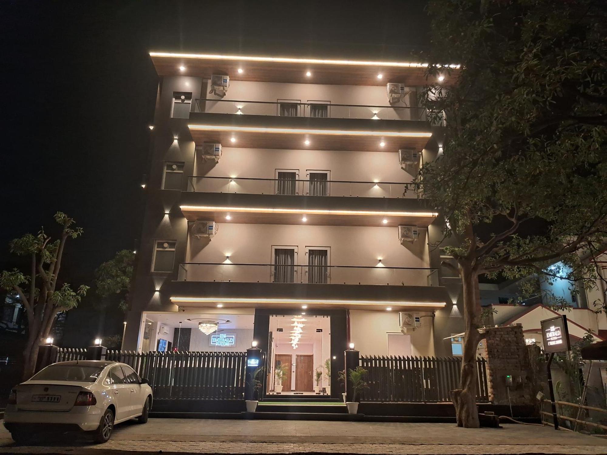 גרייטר נוידה Emerald Suites מראה חיצוני תמונה