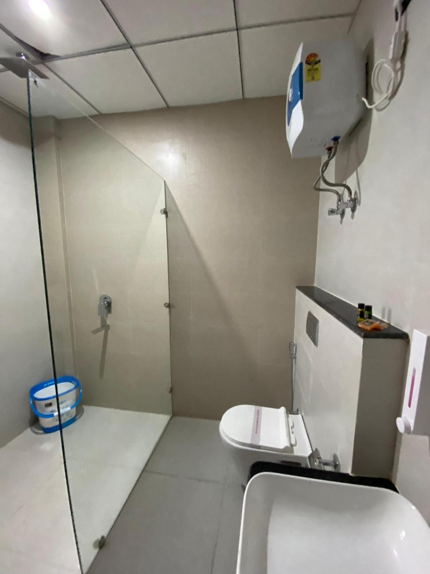 גרייטר נוידה Emerald Suites חדר תמונה