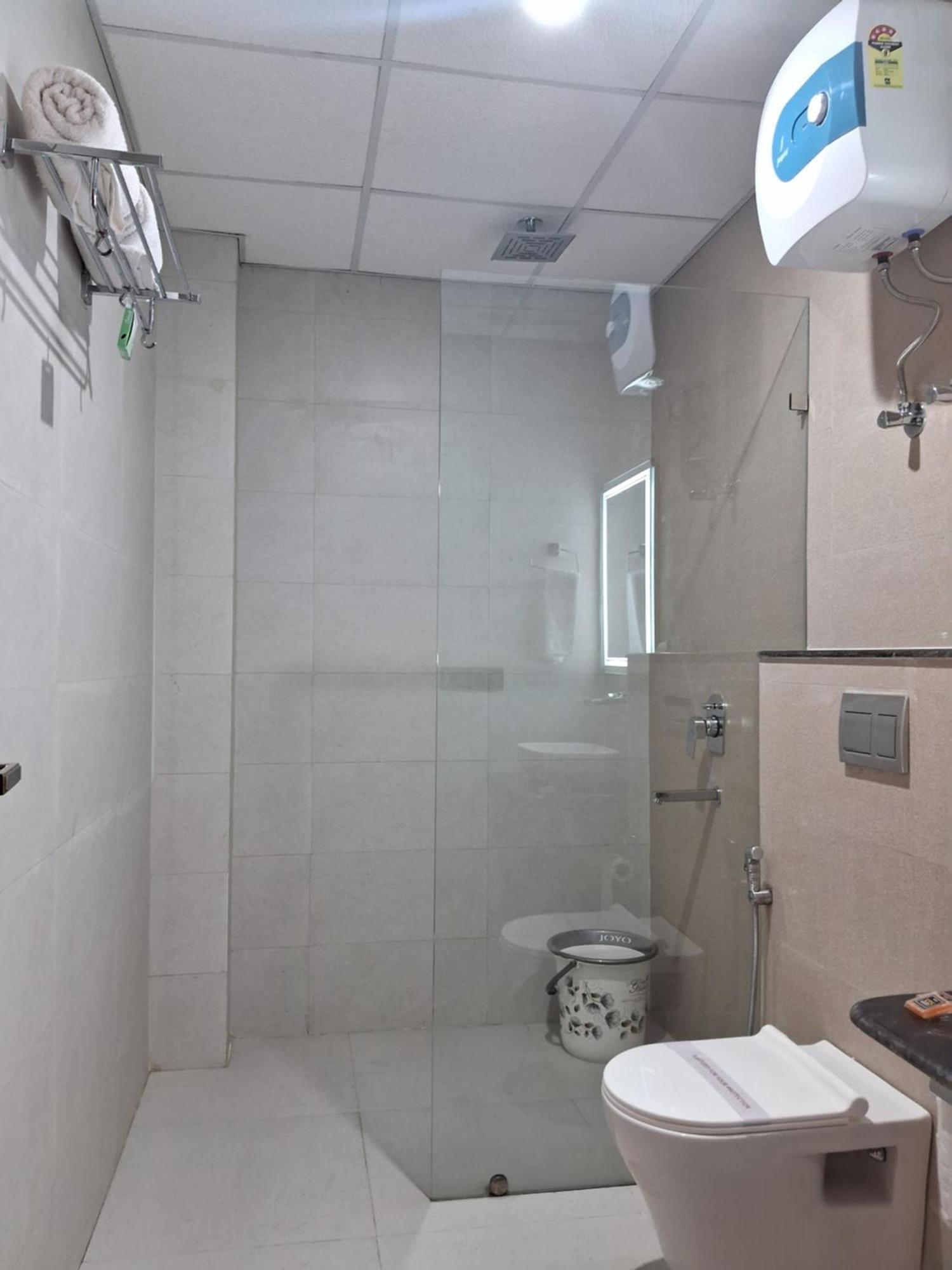 גרייטר נוידה Emerald Suites חדר תמונה