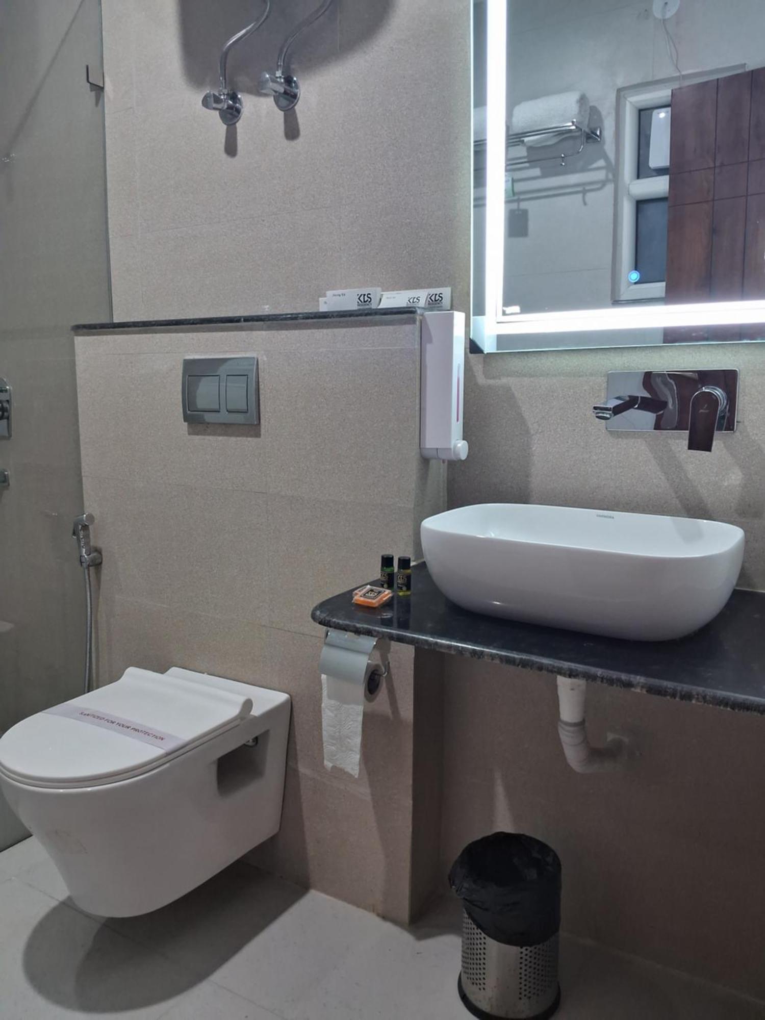 גרייטר נוידה Emerald Suites חדר תמונה